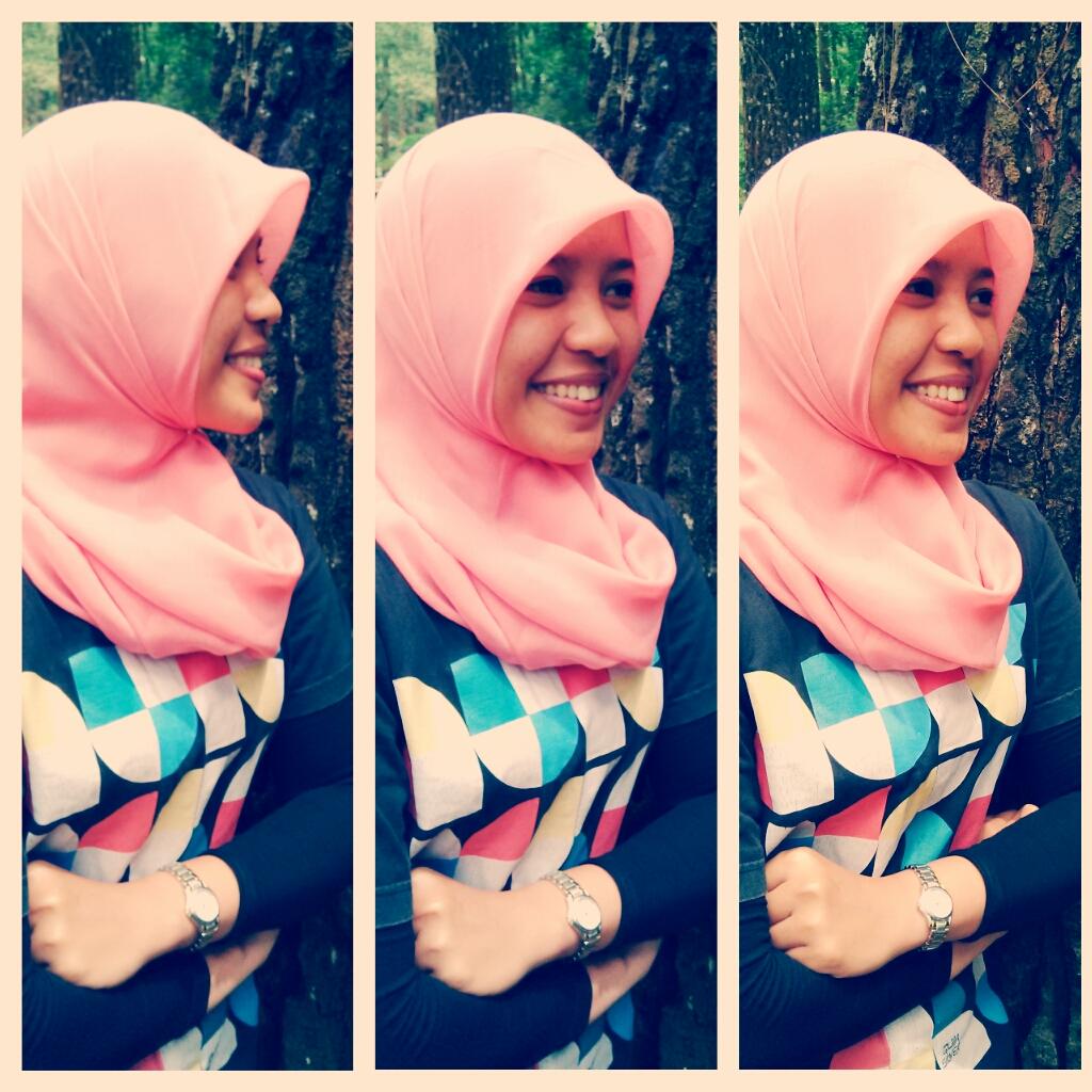 sofiyanidini's tweet photo. Boleh liat kaca spion sekali2,, tp pandangan harus tetep ke depan! Keep smiling! :)) http://t.co/809UvZPhpj