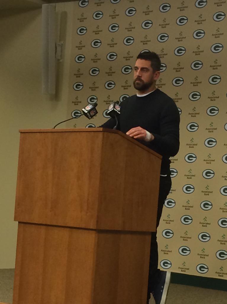 Hey guys, I'm fine, I just like posing for pics “<a href="/RobDemovsky/">Rob Demovsky</a>: Rodgers has a bandage on his left hand #Packers ”