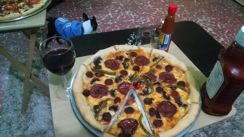 gerardghost's tweet image. Rica cenita con mi Amiguita. noche de karaoke y de recordar viejos tiempos