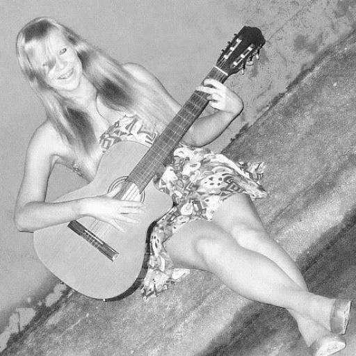 HelloTbh's tweet image. Não não sou perfeita ,mais tenho defeitos que me tornam única.