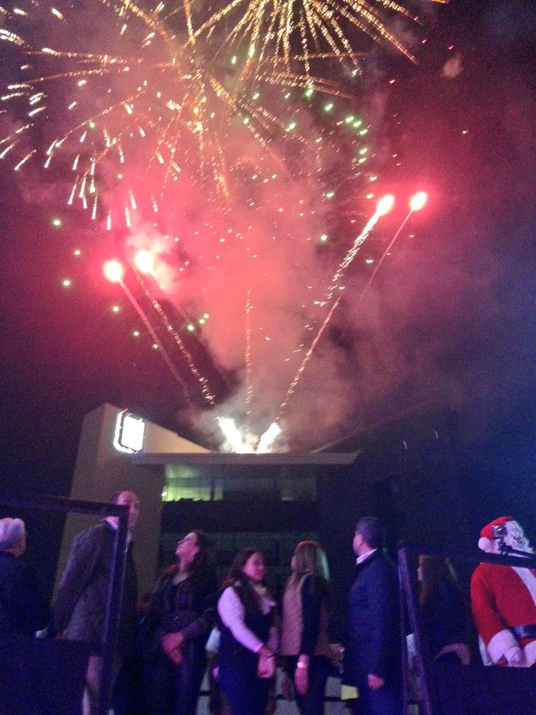 Con el Gob. <a href="/rubenmoreiravdz/">Rubén Moreira</a> <a href="/caroviggiano/">Carolina Viggiano</a> <a href="/MarcelaGorgon/">MarcelaGorgon</a> encendiendo el pino navideño #Torreón #PlazaMayor