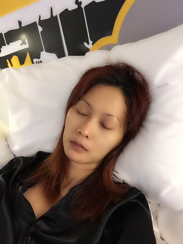 daratista_inul's tweet photo. Tidur sambil ngerasain sakit gigi dah seminggu'mau nangis koq malu wes tuwek rek !! Sakitnya bikin susah senyum'makan http://t.co/YsFgTtToTv