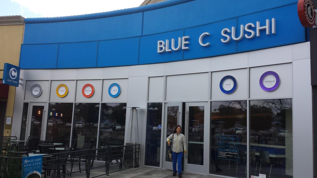 kanvaden's tweet photo. Great service #sochie @bluecsushi & wonderful sushi! http://t.co/9RpibiImtL