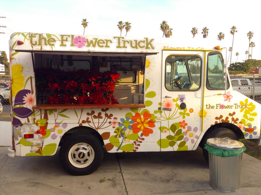 TheShopLotLA's tweet photo. #TheShopLotVenice open til 8pm! #fashiontrucks #foodtrucks and #christmastrese! 2005 Lincoln in #venice at Venezia http://t.co/HQUfFre3mJ