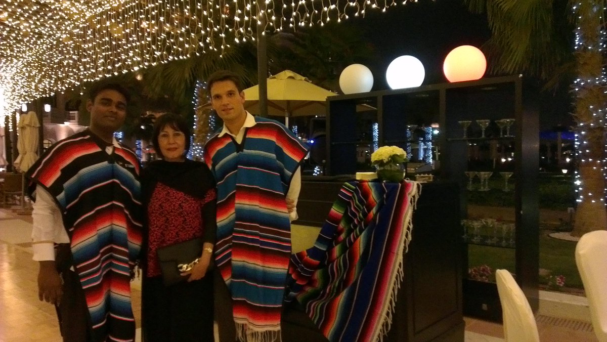 Con los meseros d Hôtel Ritz Carlton d Abu Dhabi promoviendo la gastronomia cultura y turismo d Coahuila <a href="/shamir_fdz/">Shamir Fernández</a>