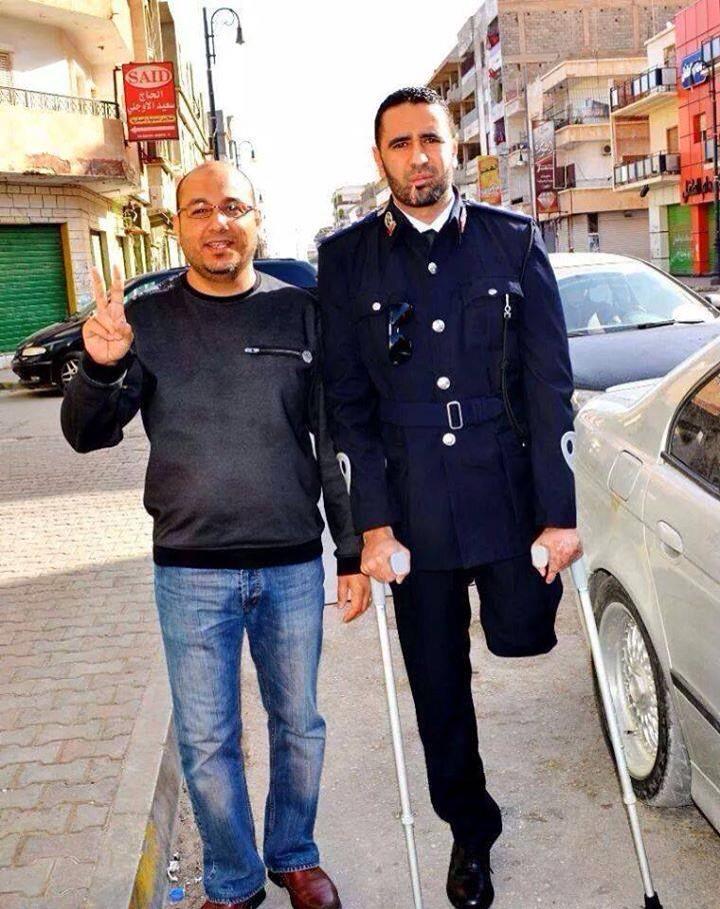 loayomran's tweet photo. #بنغازي مدينة تلد الرجال

النقيب أكرم يعود لعمله الشرطي وكانت طالته يد الارهاب منذ شهور بعبوة ناسفة في سيارته

#ليبيا http://t.co/Zei3FPAuC0