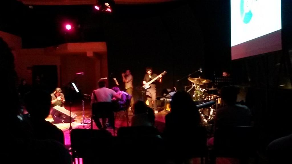 GabrielFaundezD's tweet photo. Disfrutando la presentacion de mis alumnas en  @AcademiaCmusic  2014!!!! http://t.co/RwME2avGEU