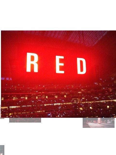 LiveLongx's tweet photo. #LongLiveTaylorSwift #LongLiveRedTour http://t.co/n4BzfOl0VI