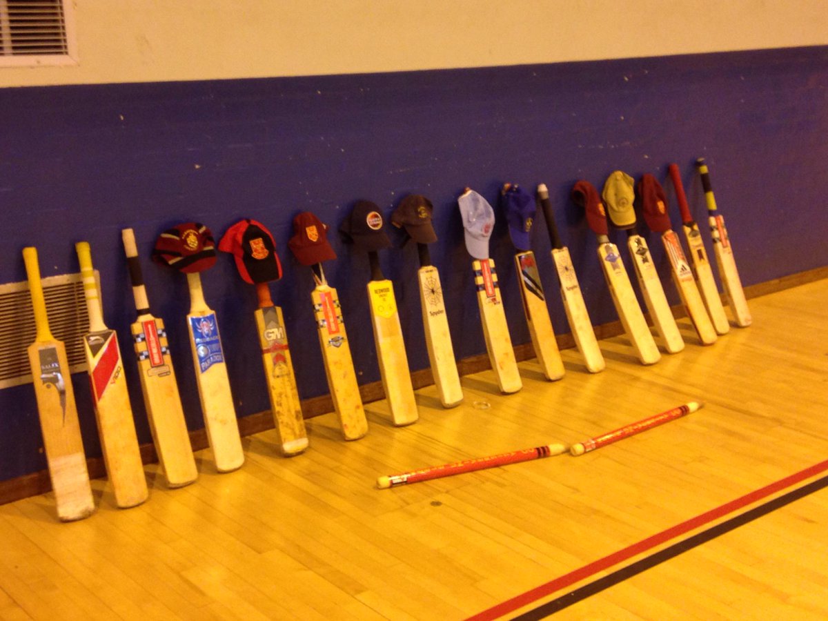 KeeleUniCricket's tweet photo. KUCC's Tribute to Phil Hughes today at training #putoutyourbats  #Forever63NotOut http://t.co/uzLXmktmww