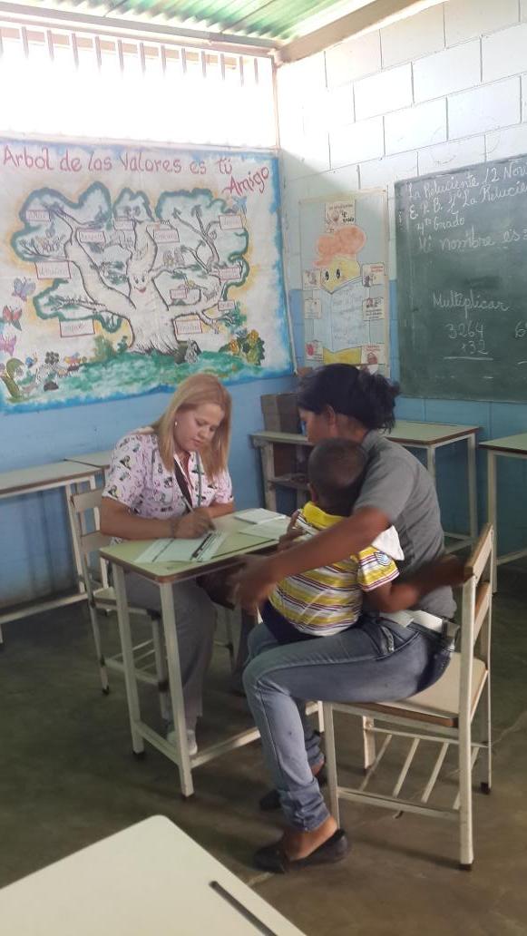 IVSSARVA's tweet photo. Por lineamientos de @NicolasMaduro  @c_rotondaro  el IVSS se hace presente en las zonas rurales de Lara http://t.co/4SbBVrA1dB