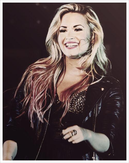 _damnwinchester's tweet photo. #MTVStars Demi Lovato http://t.co/5F3pWFD6qj