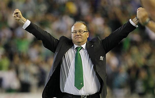 LaLigaenDirecto's tweet photo. 1 de Diciembre. Un año del último partido de Pepe Mel como entrenador del Betis. El hombre que nunca debió irse... http://t.co/kHqw410MVU