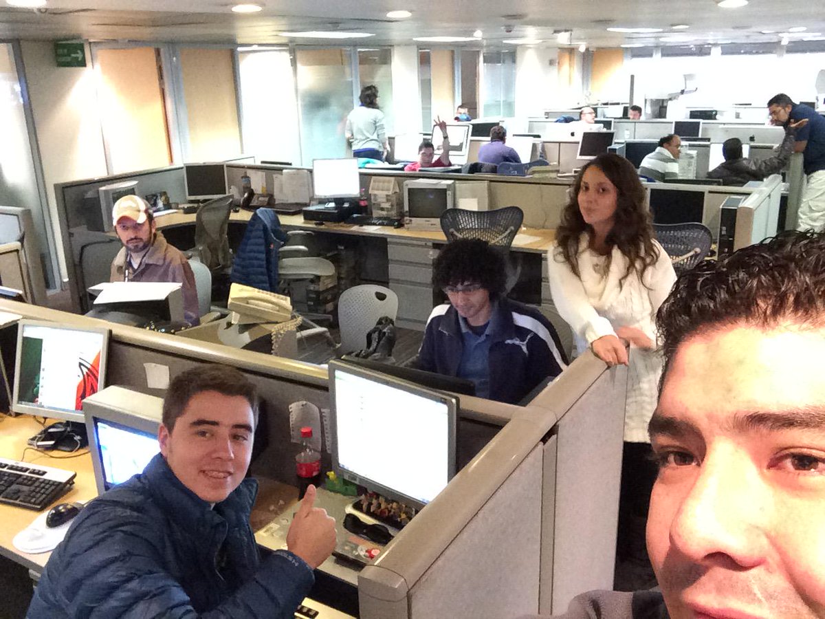 Luis_AlonsoRZ's tweet photo. Nuestras cara trabajando en la redacción de TDcom.
@emrizos @Maaguza @Antonio_QH @yiyiid @raulcaro12
#PowerTD http://t.co/Aie1lxMglX