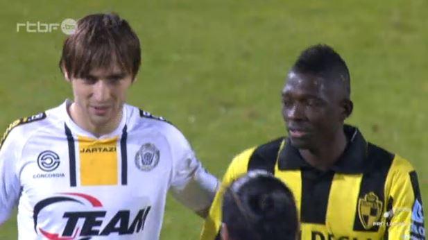 Abdurahimi chats with a Lierse player after the whistle Abdurahimi chats with a Lierse player after the whistle