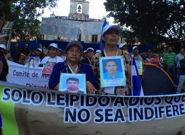 Revolucion3_0's tweet photo. Los rostros de las defensoras de la vida, madres de Nuestramérica que buscan a sus hijos vía @Oaxaca3_0 http://t.co/z3zbuWn00Q