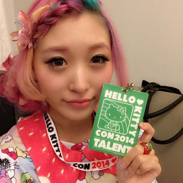 CHARISMATALK's tweet photo. 原宿ガール”くまみき”さんとのコラボで火がついた!?青文字系も魅せられる ”8-Style”とは!?
http://t.co/XgtYet23iR
#カリスマトーク
#8-Style
#くまみき
#ベーロ
#BAARO http://t.co/C3iruZb8pz