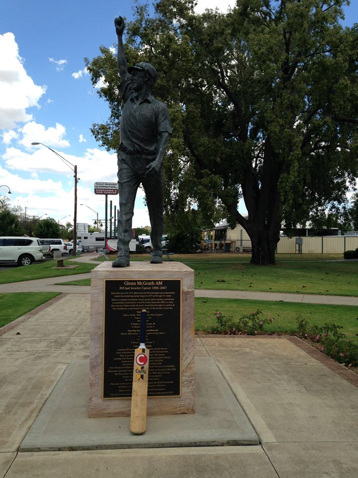 GraceMRyan's tweet photo. We put our bat out on Friday for Phillip Hughes. Did you? 
#putyourbatout #63notout http://t.co/kpCRRYruhR