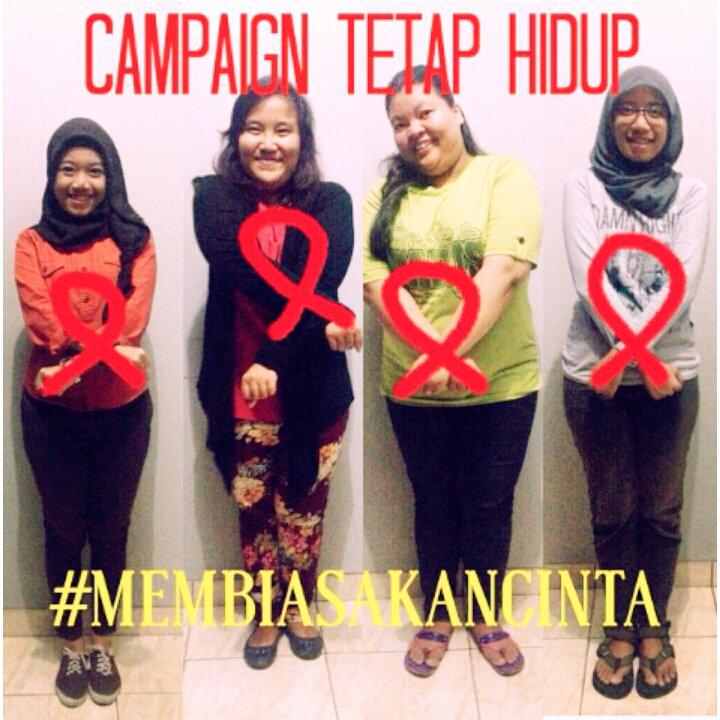aameliadh's tweet photo. Selamat Hari HIV/Aids Sedunia,Mari genggam tangan u/ TETAP HIDUP. #MembiasakanCinta @FeraaWPP @amamuttz @Chubbysitii http://t.co/x7kKsuIctc