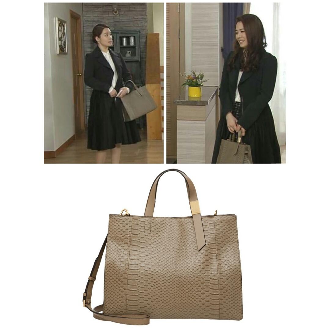 doublemmilano's tweet photo. KBS드라마 <가족끼리 왜이래>에서 김현주의 세련된 오피스룩을 완성한 토트백, "JANE" 라인을 더블엠 직영몰에서 만나보세요. http://t.co/NqjibSHGp1 이미지 출처:머니위크 http://t.co/yQjpydRRdE