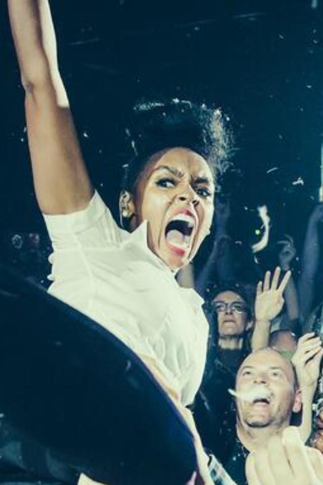 HAPPY BIRTHDAY JANELLE MONÁE!!!!!
YOU ARE MY QUEEN
YOU INSPIRE ME
HAVE A GREAT DAY YOU BEAUTIFUL WOMAN 