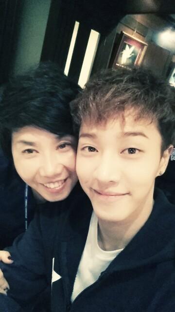 AileenGK_B's tweet photo. "B2stGK: 우리 엄마~~~~~~♡-♡나랑 닮앗나~~~~??? http://t.co/56vupaXjzK"
