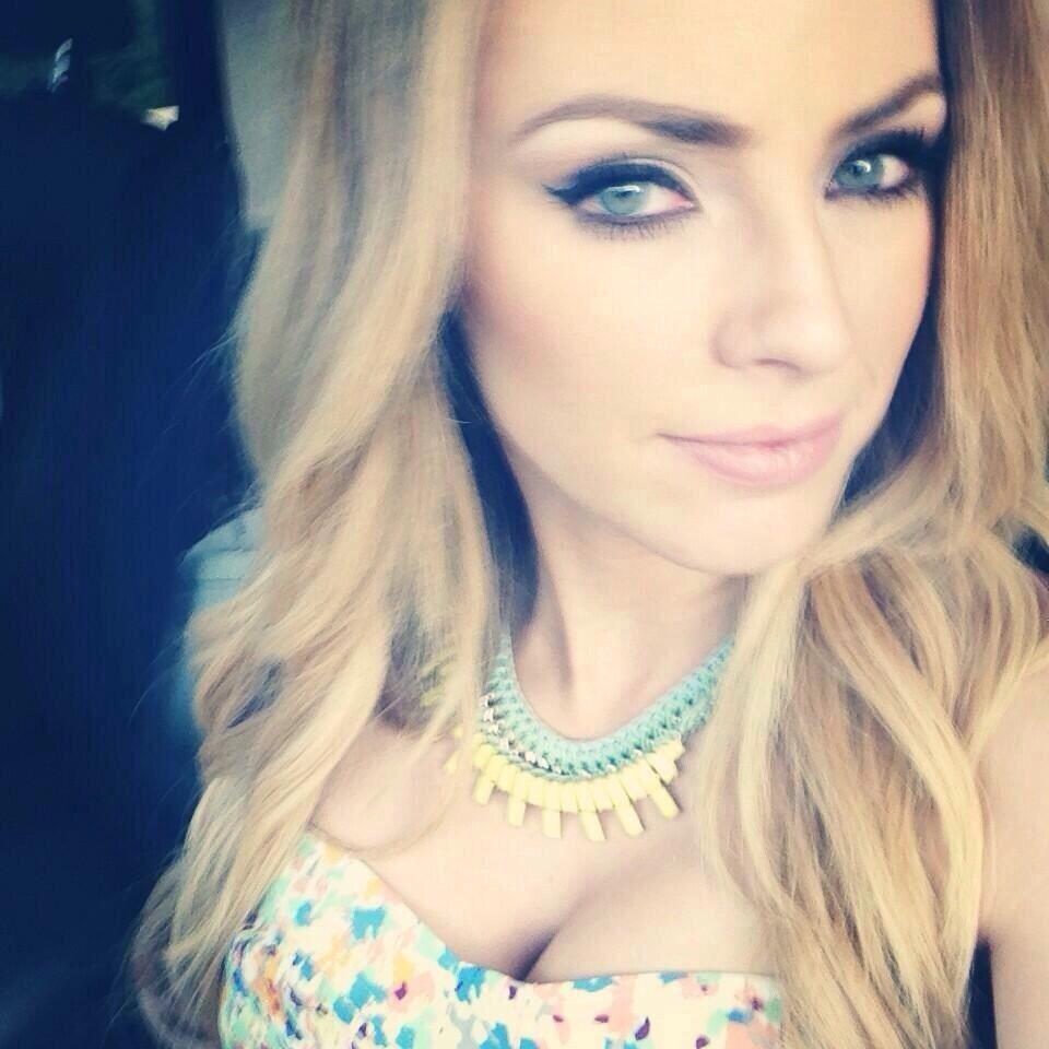 RiveraNataliaPR's tweet photo. Buenas Noches Ya Mañana  Otro Mes #December y Otra Vez Al Trabajo @NataliaRiveraPR Saludos Desde San Juan<3 http://t.co/yPHcCngZWQ