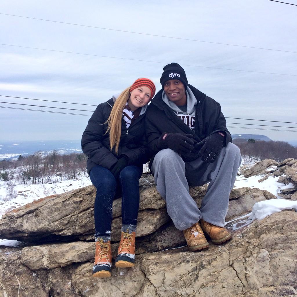 Strange_Em's tweet photo. it's been real bry, see you in a couple weeks😘✌️ #thanksgivingbreak2k14 #withthisguy @thatsouthernkid http://t.co/i8K1oZAQ08