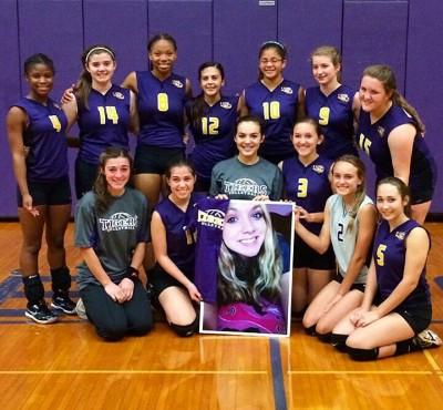 hadams__'s tweet photo. We're more than a team were a 
Family.😌❤️ love y'all ! 😘 http://t.co/tK1yzxd17J