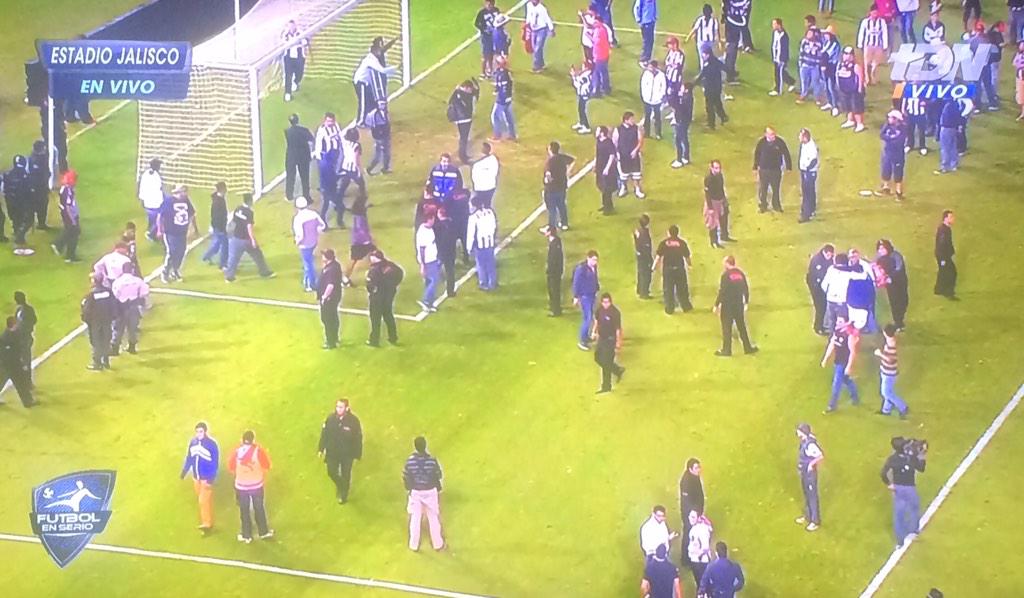 SanCadilla's tweet photo. Lamentables agresiones de seudoaficionados atlistas a gente de Monterrey en el Jalisco #EstoNoEsFutbol http://t.co/FM2joObMFm