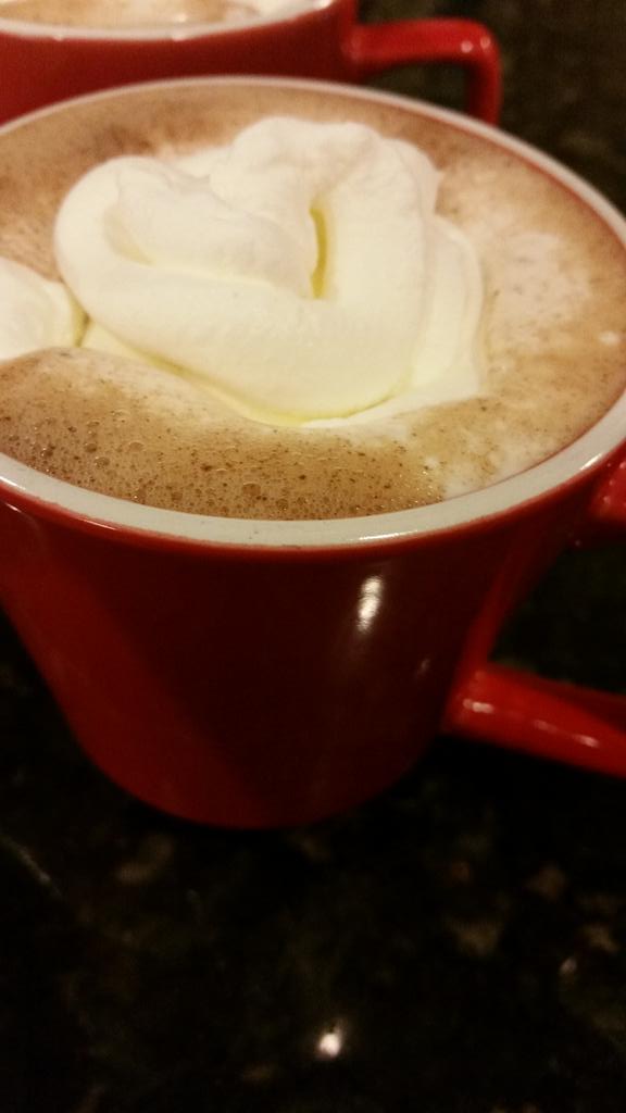 MaricelaC's tweet photo. My @ibarrachocolate is perfect for any night, especially when it #rains http://t.co/LCYiXu7kjP