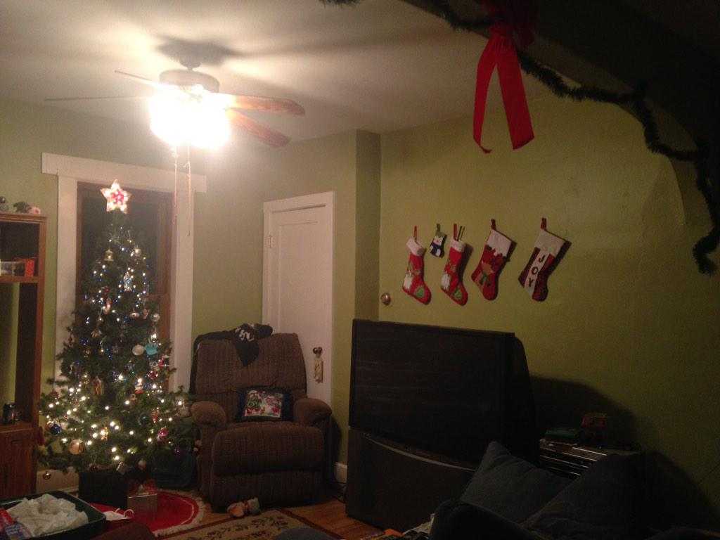 KJSaffle's tweet image. Christmas tree done :) stocking hung #Christmas