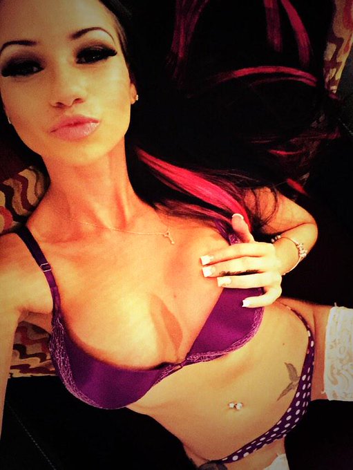 Sunday fun day partying it up on set for this dope ass new track by the one and only @EyeamBIGlow #pinkhair<a href="/tag/blessed"class="tags"><span>#blessed</span></a><a href="/tag/pinkhair"class="tags"><span>#pinkhair</span></a>