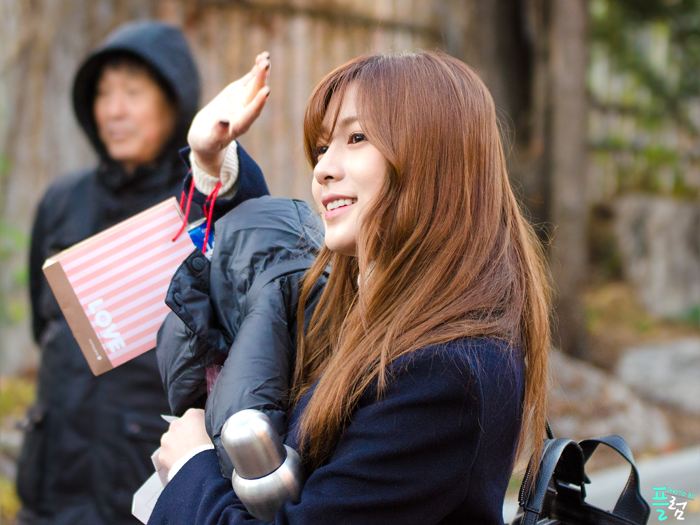 digimyeon's tweet photo. [DL] 141113 #에이핑크 Hayoung #LUV @ College Scholastic Ability Test by 플럼 (6P) http://t.co/65FrtiFS3O http://t.co/b3iX64biC1