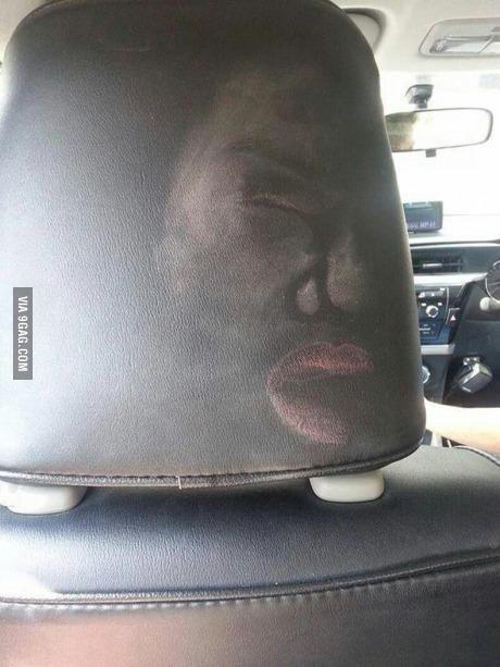 EmanHalia's tweet photo. Nak test make up kawan anda tebal ke tak?  Ajak naik kereta suruh dia duduk belakang. Dan brek mengejut. http://t.co/ZLoqbLCqWI