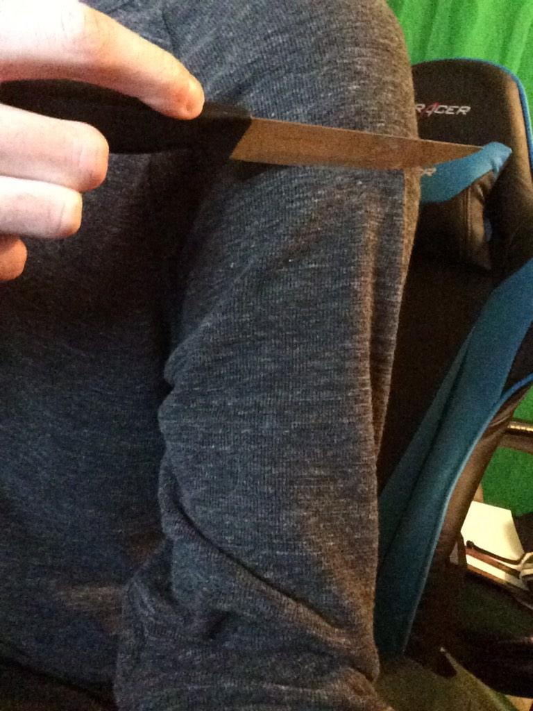 NobodyEpic's tweet image. Trying to improve my K/D. What should I cut off first? RT for sleeves FAV for thumb