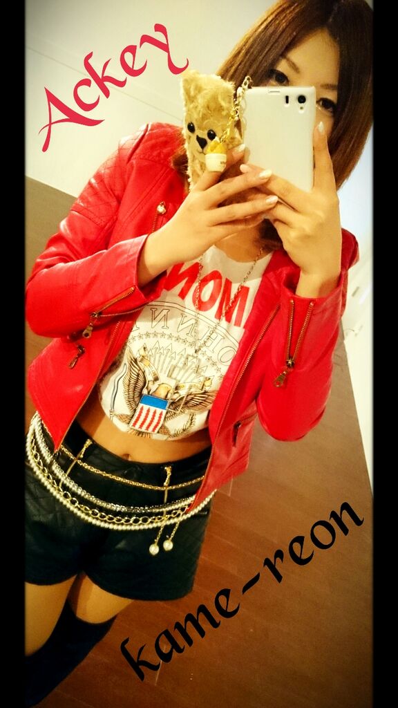 akiloveprincess's tweet photo. 2014のkame-reonは3月の鱈夜が初ｽﾃｰｼﾞ♪ﾅｵﾄｯｹから始まっていろいろあったなぁ。苦しい思いもいっぱいした!!けど、それ以上に楽しい思いもいっぱい!!ここまで頑張れてよかったと思う☆ﾒﾝﾊﾞｰもｶﾒﾍﾟﾝもありがとう★ http://t.co/54MHzU4P2n