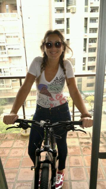 VickyDiRienzo's tweet photo. Altas llantas http://t.co/wAlSXr4lod