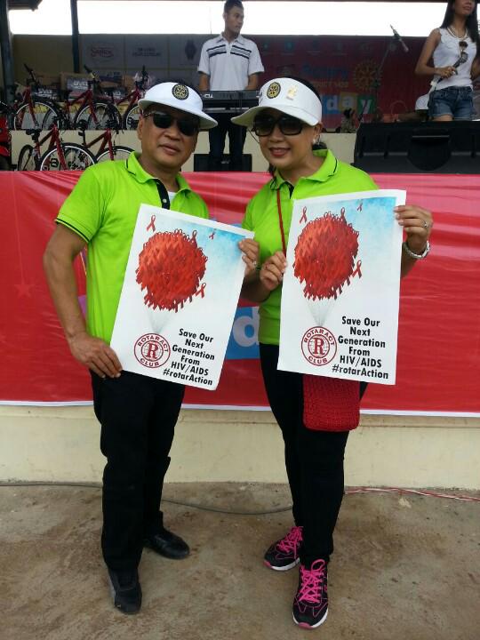 rizaayupurnama's tweet photo. IPP Febri Dipokusumo &amp; AG Bambang Sarosa support #RotarAction campaign #HariAids @rotaractpakarti @RAC_D3420 http://t.co/VMsPetreih