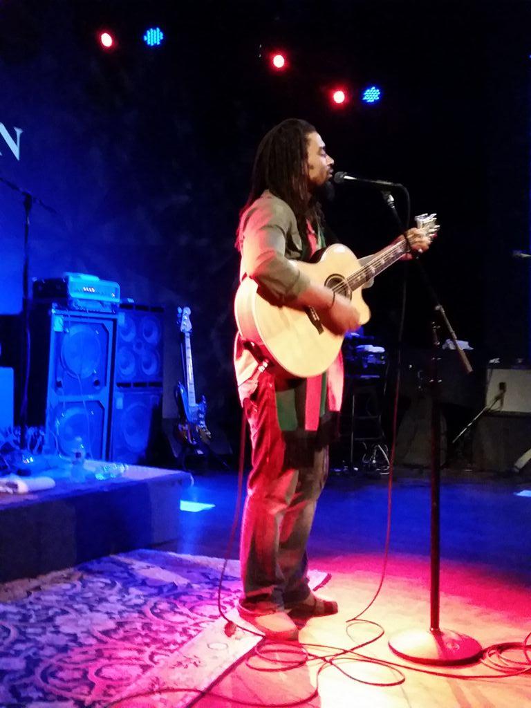 ej78_sarah's tweet photo. @wailers @thehamiltondc #Legend #30thanniversarytour #amazing #Bobwasthere #IRIE http://t.co/576dK1GhDt
