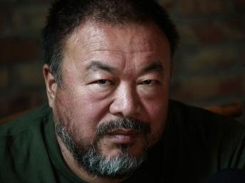 yishiweijian's tweet image. 德国巴州州长心情不快地结束访华之行―团员会晤了艾未未 :  rfi.my/11riw97 起因是代表团团员之一、巴州绿党议员鲍瑟没跟团长泽霍费尔打招呼就于上周末在北京会晤了中国知名艺术家和异议人士艾未未。@aiww