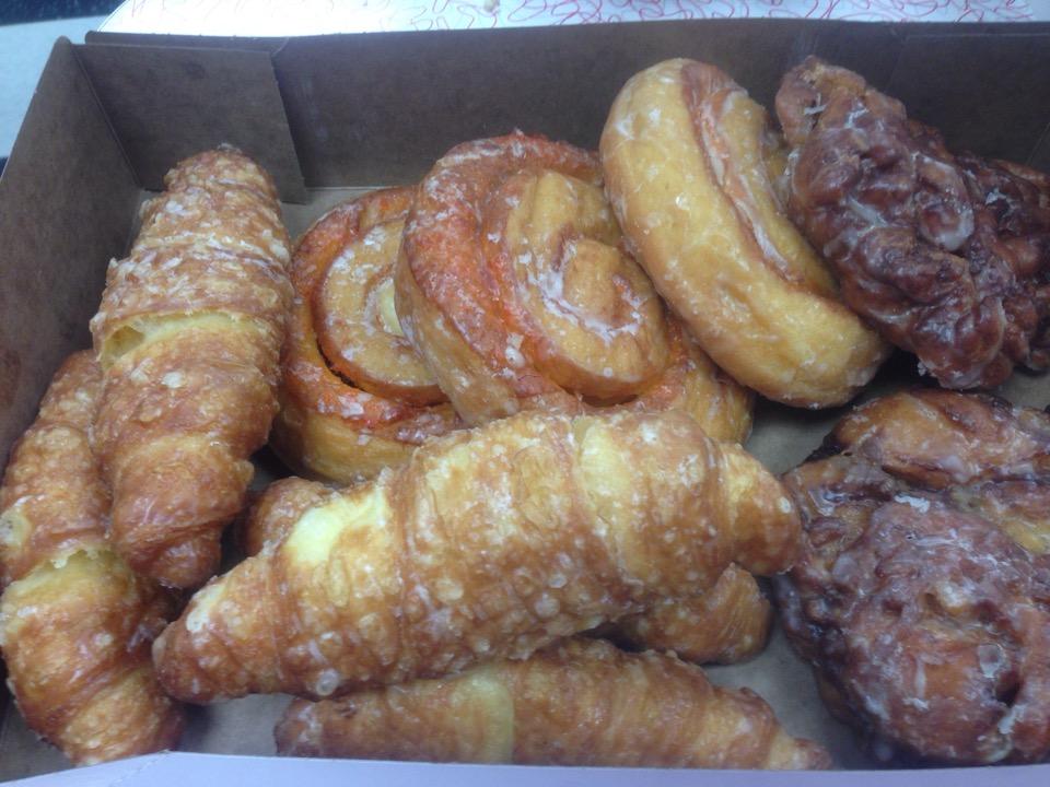 JuliaThinks's tweet photo. Late night donut run. (@ Donut Den - @foxsdonutden in Nashville, TN) https://t.co/AxtITtpRcG http://t.co/g6wufYtf6R