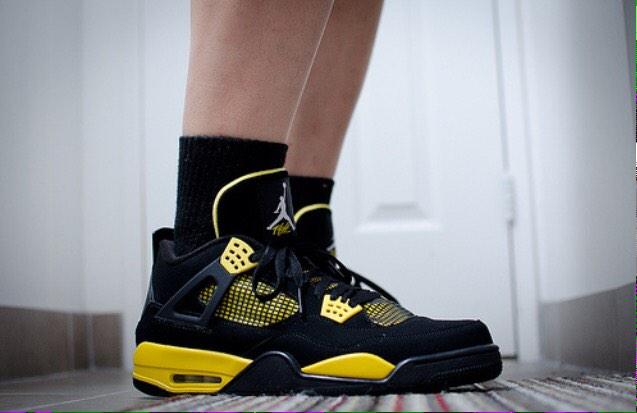_freshkicks_'s tweet photo. Jordan Retro "Thunder" #freshkicks http://t.co/YfHVInvAAS