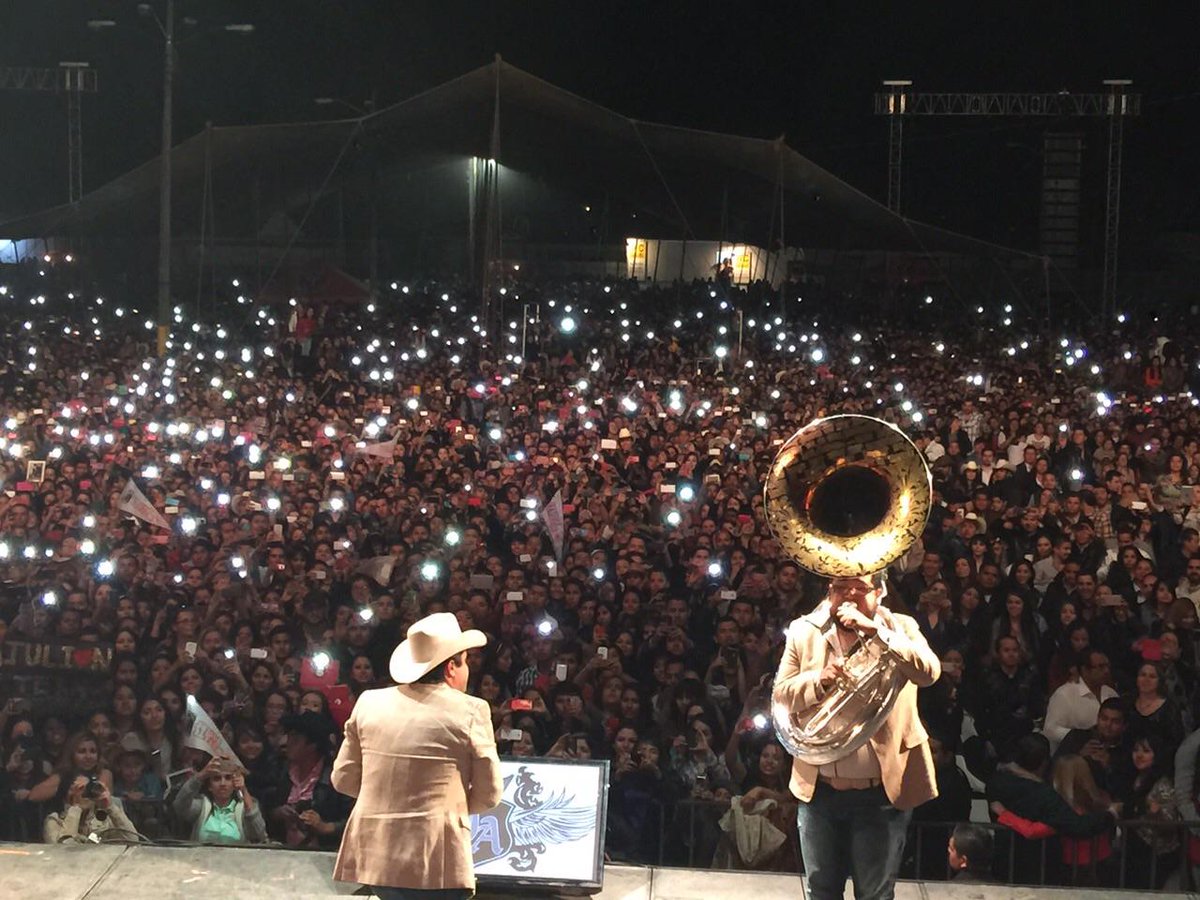 julionalvarez's tweet photo. Ya estamos armando mitote aquí en Morelia...  http://t.co/3jLXiNeoWK http://t.co/StYEzbRnyH