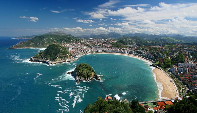 San Sebastián, in der Bucht von Biskaya ist eine der schönsten Städte in Spanien.