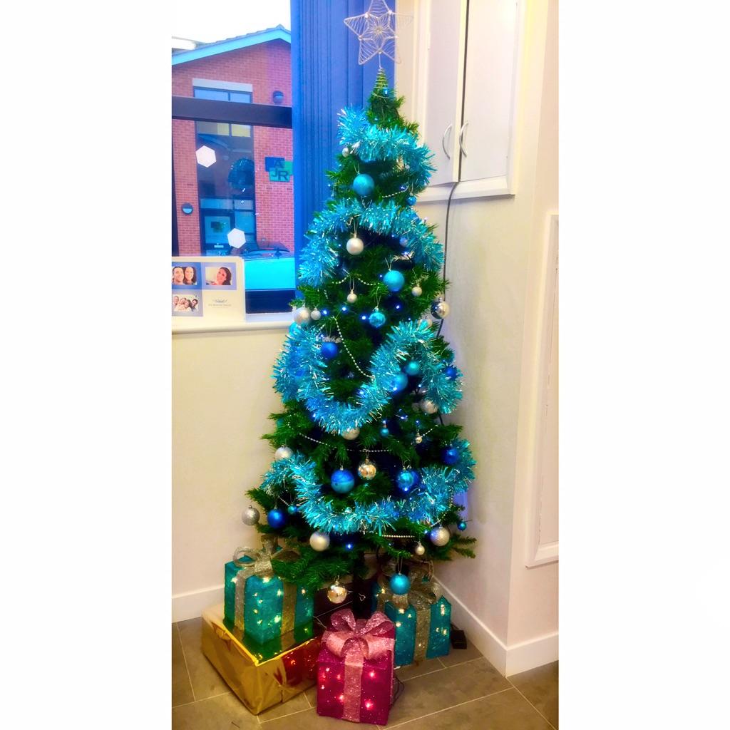 StopTheClockDC's tweet image. It's officially xmas at Stop the Clock Dental care today! #stoptheclock #dentist #xmas #countdown #festive 😁🎄🎅⛄❄️️🎁