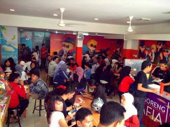 infobdg's tweet photo. Now Open @nasgormafia Burangrang BDG at In &amp; Out Eatery, Jl. Wayang no. 2 (depan Radio Dahlia-Burangrang) http://t.co/LkxPgTmelI