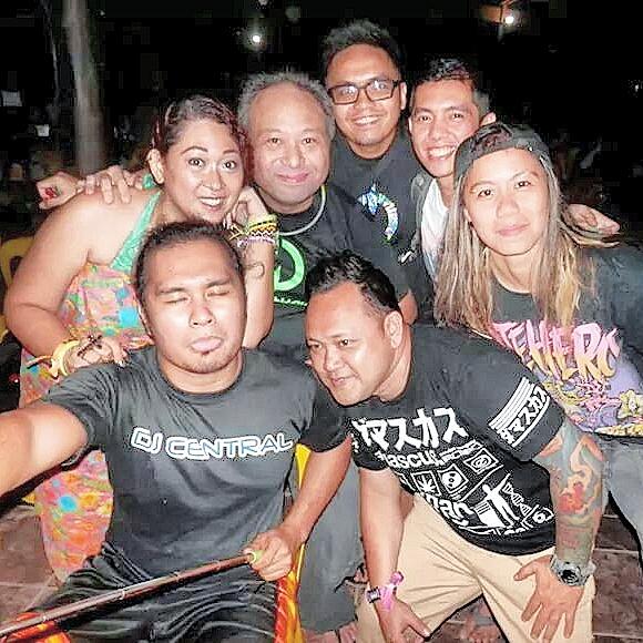populousgurl's tweet photo. with #TTD gang for #sandstormPH #idratherbeach #populousgurl http://t.co/4i6FOCnx9F