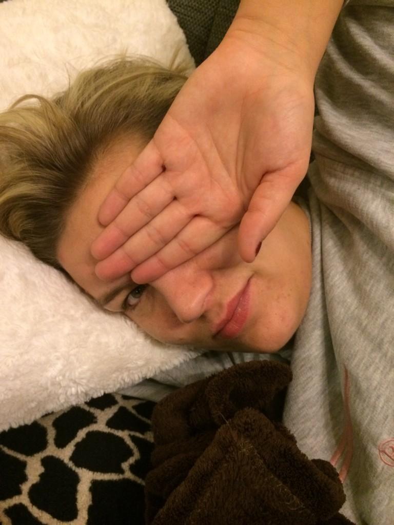 Mein Wecker und ich sind keine Freunde😤 ich wünsche euch trotzdem einen #geilen Start in die Woche😍 http://t.co/3ltDMmN8Tm