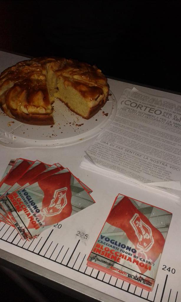 Abitantisansiro's tweet photo. In piazza selinunte comincia la colazione #stopsgomberi ! Qui nn si sgombera , vince la solidarietà ! http://t.co/6DBnAgWvjE
