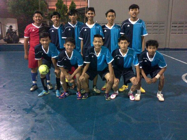 <a href="/Vellazeri_1D/">VLZ</a> Happy anniverasarry makin solid makin kompak makin rameh ya trus futsalnya jg makin kompak haha